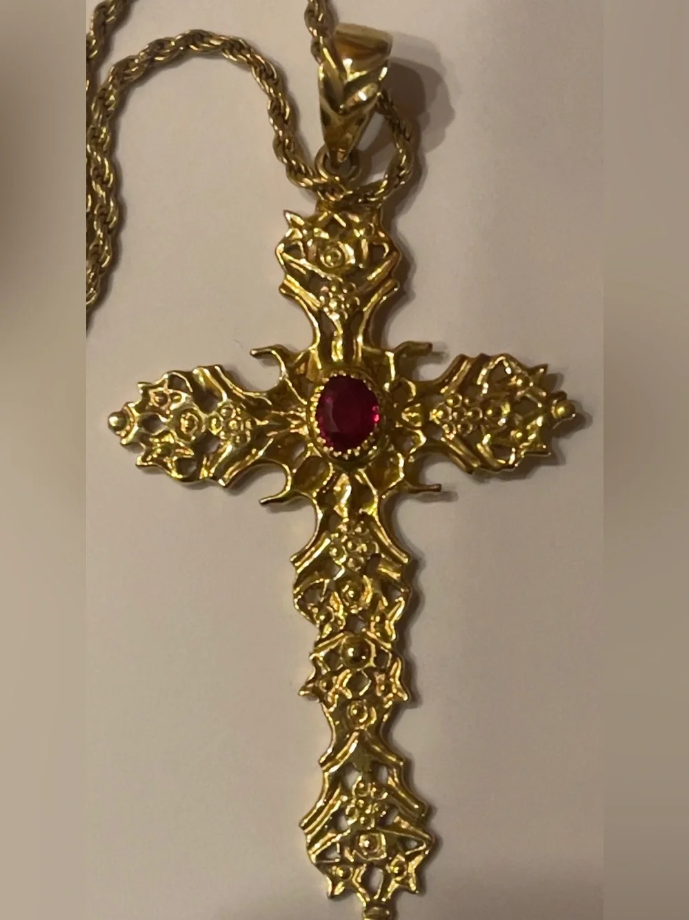 18 karat chain with a cross pendant